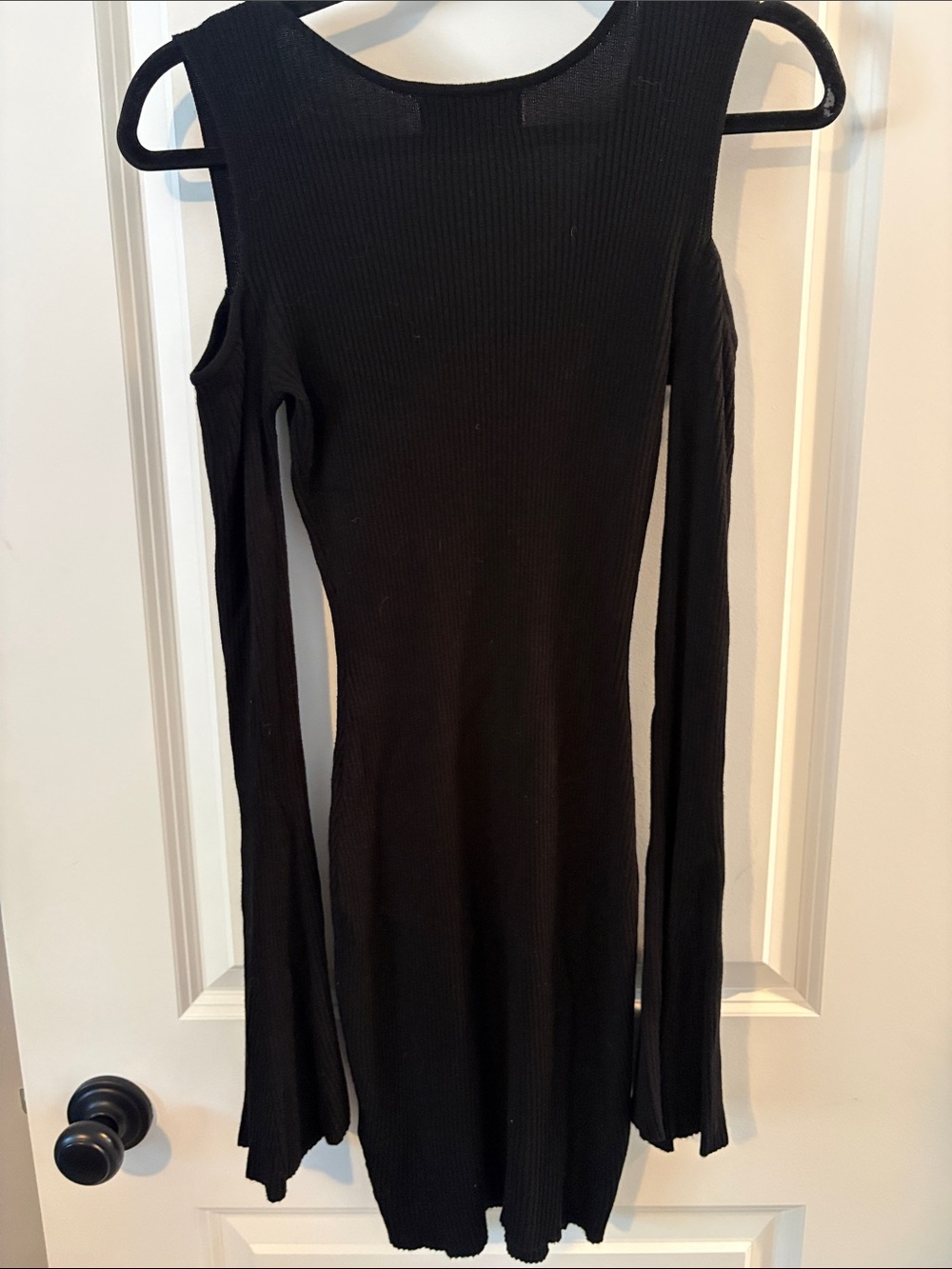 LU*NYC Black Ribbed Cold-Shoulder V-Neck Long Sleeve knit Dress flare sleeve - Picture 5 of 6